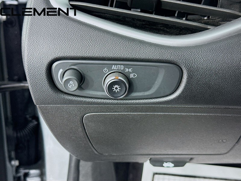 Chevrolet Malibu Vehicle Full-screen Gallery Image 13
