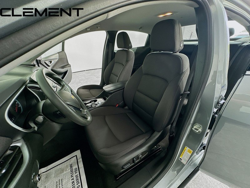 Chevrolet Malibu Vehicle Full-screen Gallery Image 29