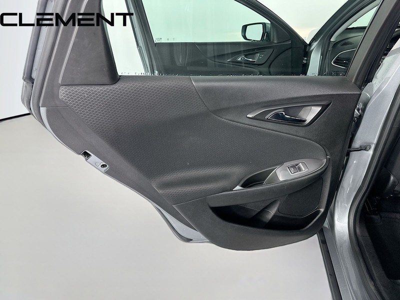 Chevrolet Malibu Vehicle Full-screen Gallery Image 30