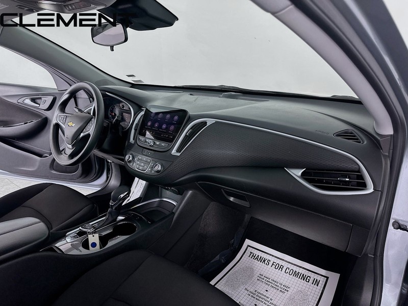 Chevrolet Malibu Vehicle Full-screen Gallery Image 34