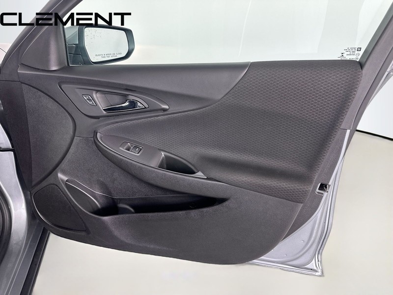 Chevrolet Malibu Vehicle Full-screen Gallery Image 35