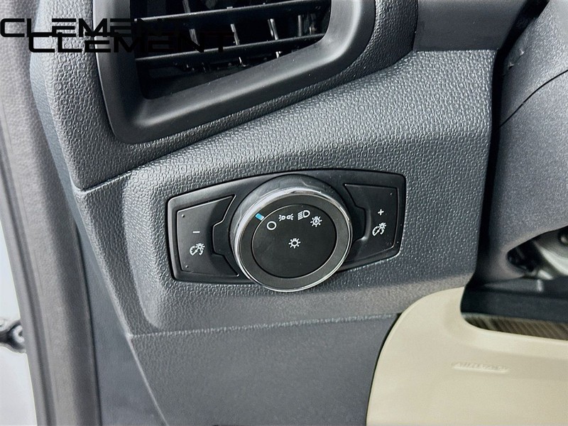 Ford EcoSport Vehicle Full-screen Gallery Image 18