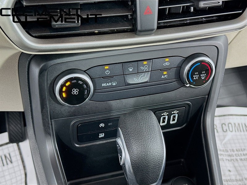 Ford EcoSport Vehicle Full-screen Gallery Image 28