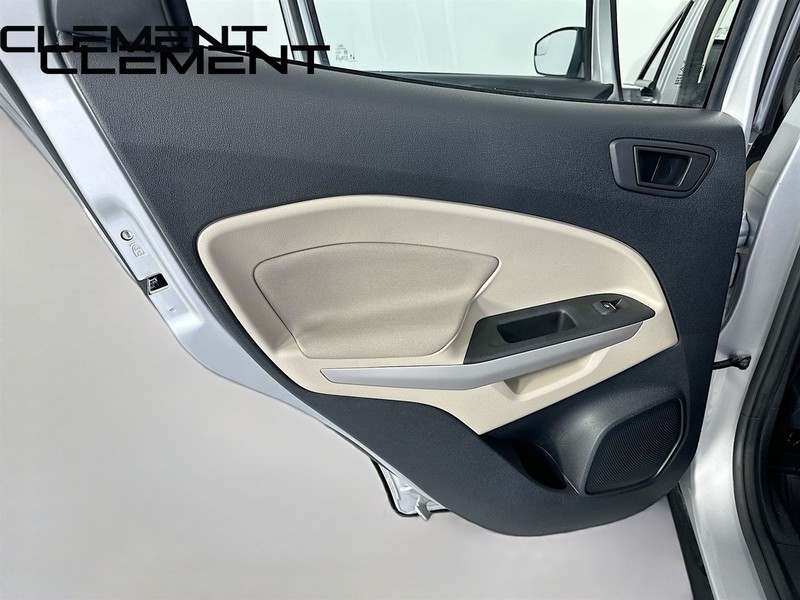 Ford EcoSport Vehicle Full-screen Gallery Image 36