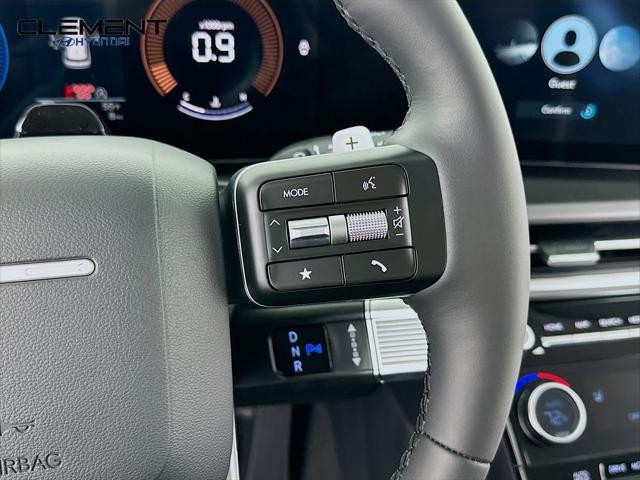 Hyundai Santa Fe Vehicle Full-screen Gallery Image 15