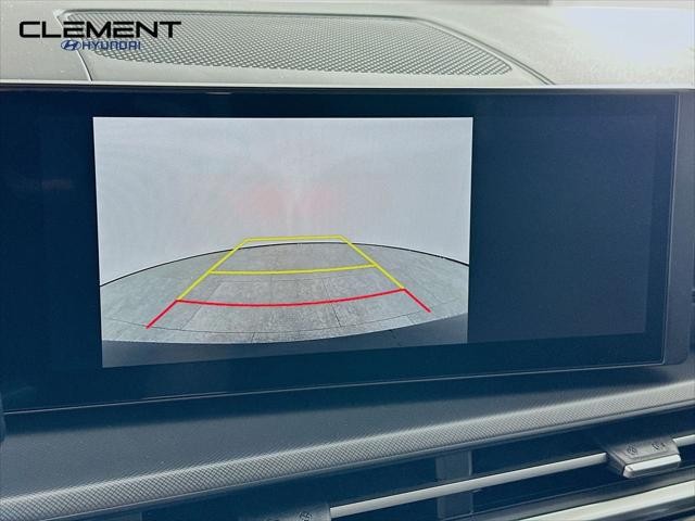 Hyundai Santa Fe Vehicle Full-screen Gallery Image 18
