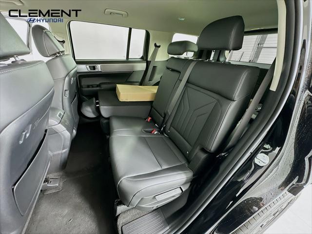 Hyundai Santa Fe Vehicle Full-screen Gallery Image 27