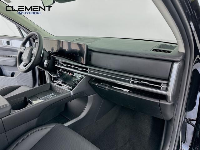 Hyundai Santa Fe Vehicle Full-screen Gallery Image 29
