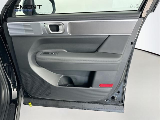 Hyundai Santa Fe Vehicle Full-screen Gallery Image 30
