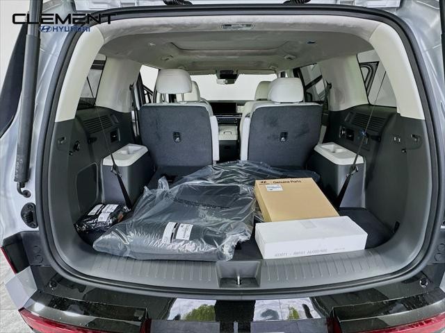 Hyundai Santa Fe Hybrid Vehicle Full-screen Gallery Image 9
