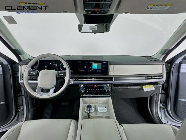 Hyundai Santa Fe Hybrid Vehicle Full-screen Gallery Image 11