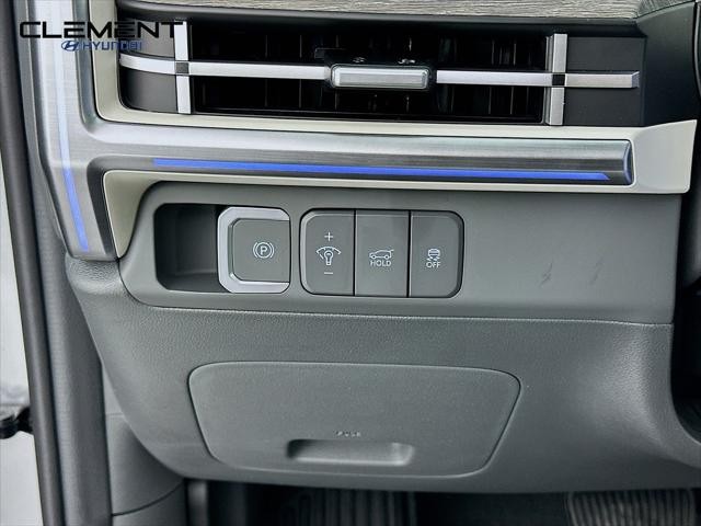 Hyundai Santa Fe Hybrid Vehicle Full-screen Gallery Image 12