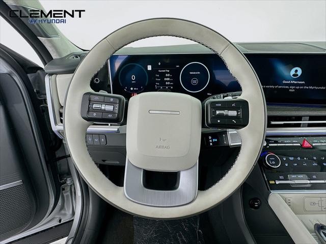 Hyundai Santa Fe Hybrid Vehicle Full-screen Gallery Image 13