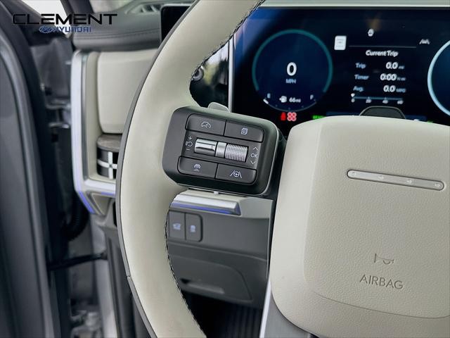 Hyundai Santa Fe Hybrid Vehicle Full-screen Gallery Image 14