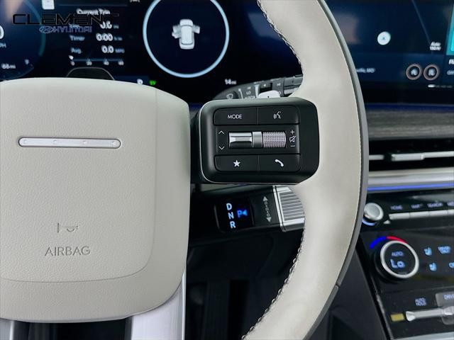 Hyundai Santa Fe Hybrid Vehicle Full-screen Gallery Image 15