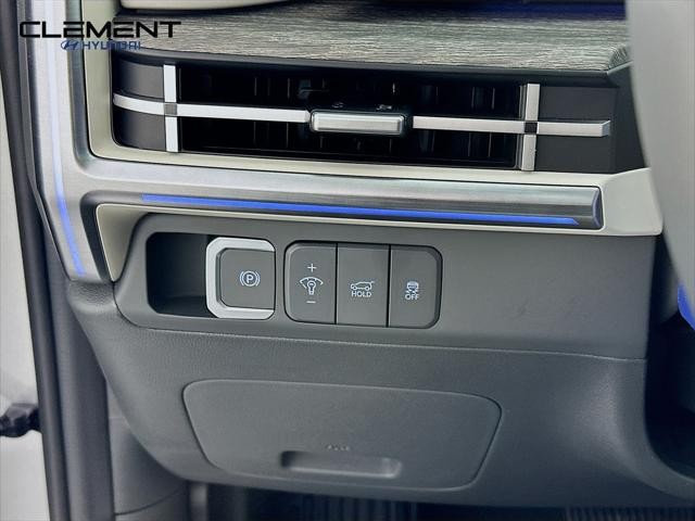 Hyundai Santa Fe Hybrid Vehicle Full-screen Gallery Image 18