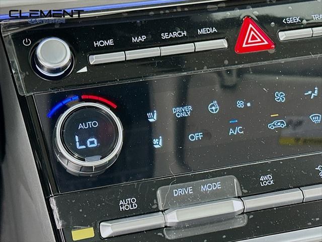 Hyundai Santa Fe Hybrid Vehicle Full-screen Gallery Image 20