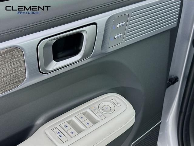 Hyundai Santa Fe Hybrid Vehicle Full-screen Gallery Image 24