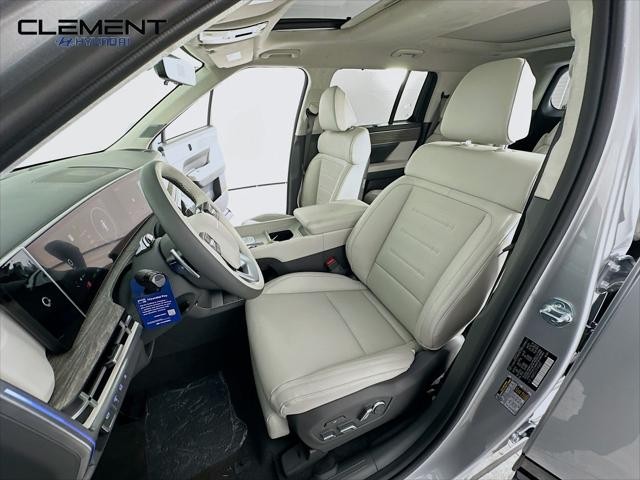 Hyundai Santa Fe Hybrid Vehicle Full-screen Gallery Image 27