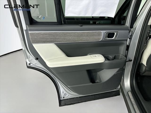Hyundai Santa Fe Hybrid Vehicle Full-screen Gallery Image 28