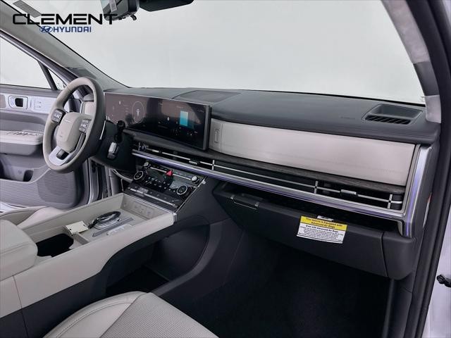 Hyundai Santa Fe Hybrid Vehicle Full-screen Gallery Image 31