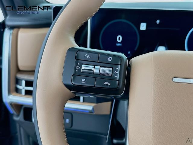 Hyundai Santa Fe Hybrid Vehicle Full-screen Gallery Image 14