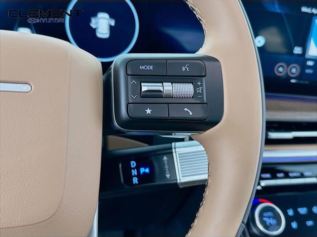 Hyundai Santa Fe Hybrid Vehicle Full-screen Gallery Image 15