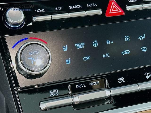 Hyundai Santa Fe Hybrid Vehicle Full-screen Gallery Image 20
