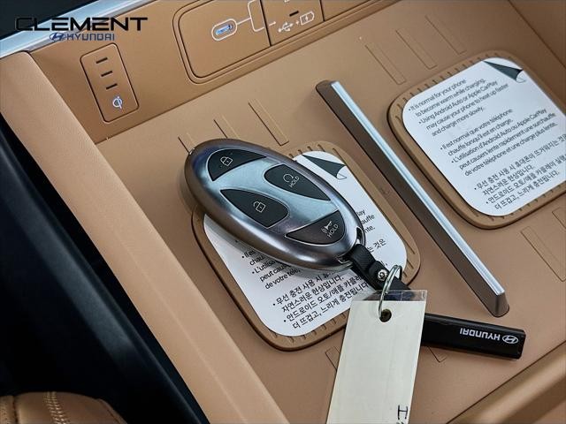 Hyundai Santa Fe Hybrid Vehicle Full-screen Gallery Image 21