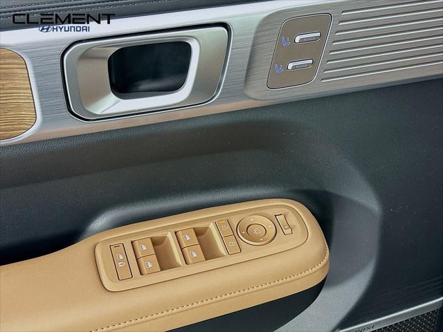 Hyundai Santa Fe Hybrid Vehicle Full-screen Gallery Image 24