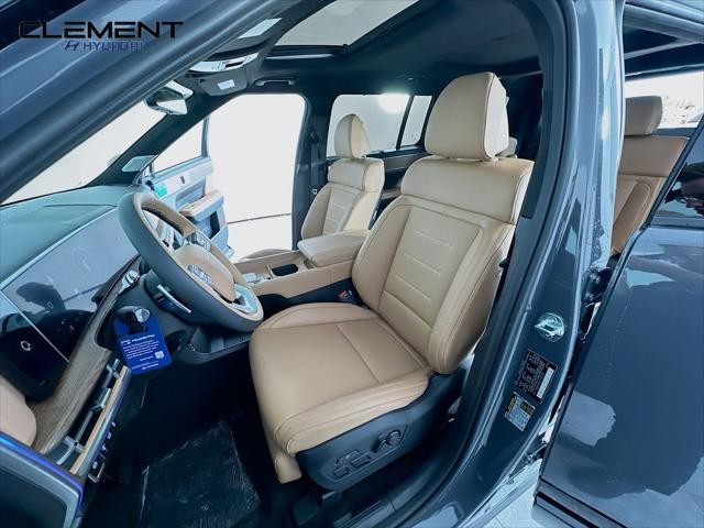 Hyundai Santa Fe Hybrid Vehicle Full-screen Gallery Image 27