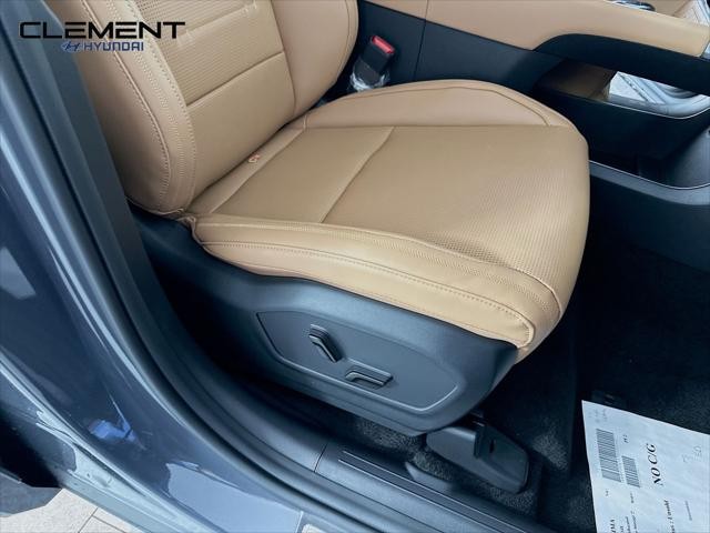 Hyundai Santa Fe Hybrid Vehicle Full-screen Gallery Image 30