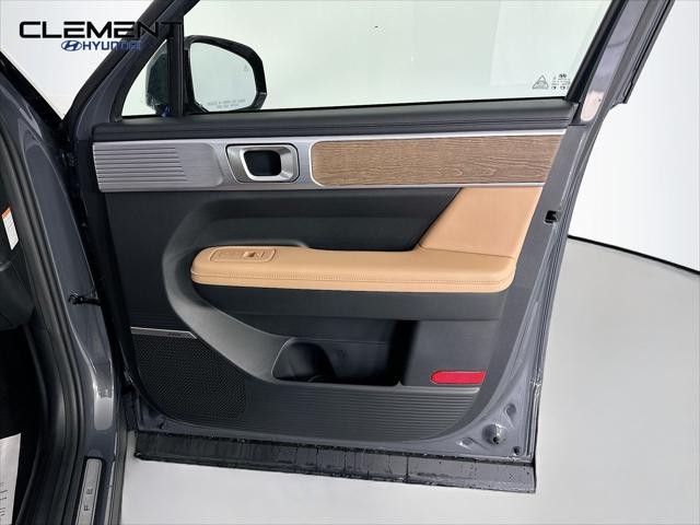 Hyundai Santa Fe Hybrid Vehicle Full-screen Gallery Image 32