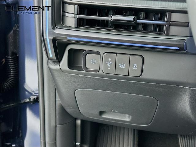 Hyundai Santa Fe Hybrid Vehicle Full-screen Gallery Image 12