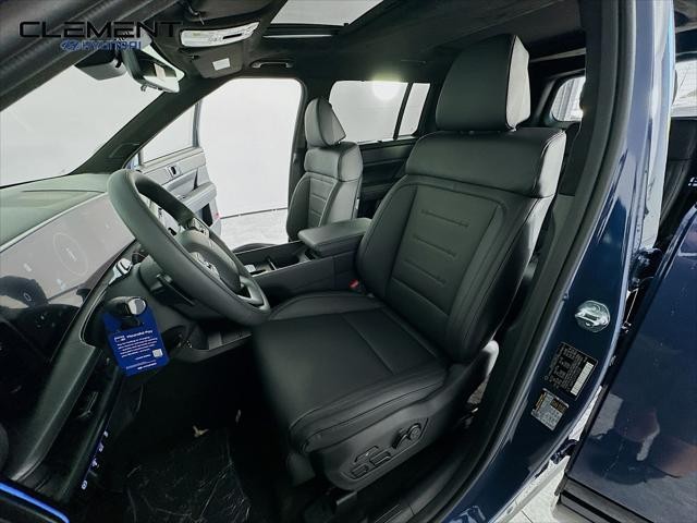 Hyundai Santa Fe Hybrid Vehicle Full-screen Gallery Image 27