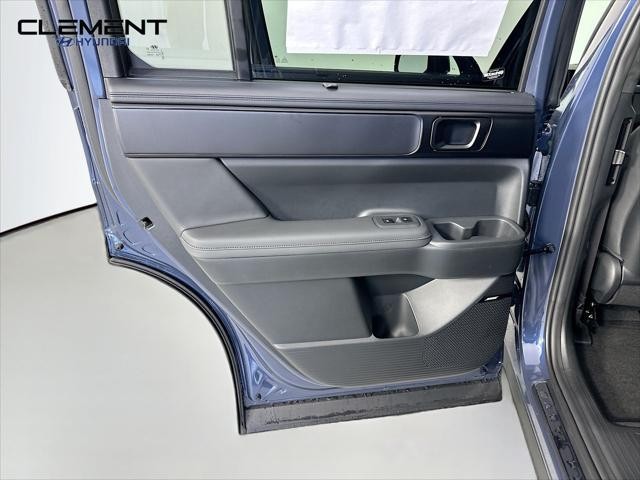 Hyundai Santa Fe Hybrid Vehicle Full-screen Gallery Image 28
