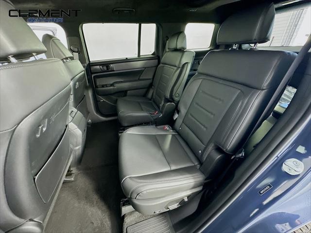 Hyundai Santa Fe Hybrid Vehicle Full-screen Gallery Image 29