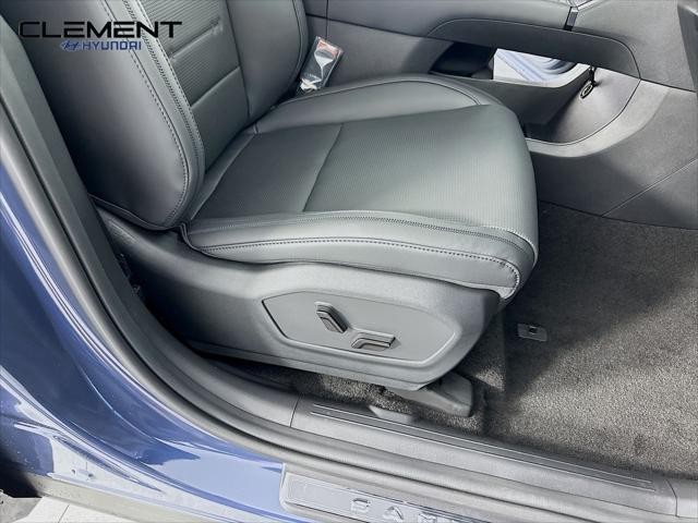 Hyundai Santa Fe Hybrid Vehicle Full-screen Gallery Image 30