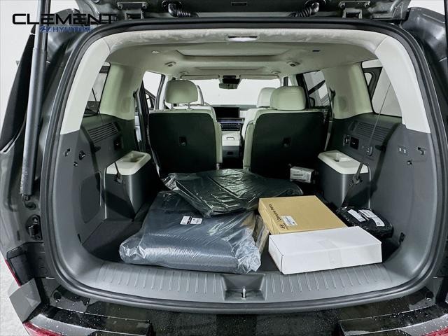 Hyundai Santa Fe Hybrid Vehicle Full-screen Gallery Image 9