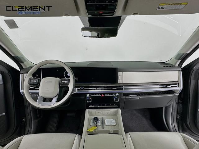 Hyundai Santa Fe Hybrid Vehicle Full-screen Gallery Image 11