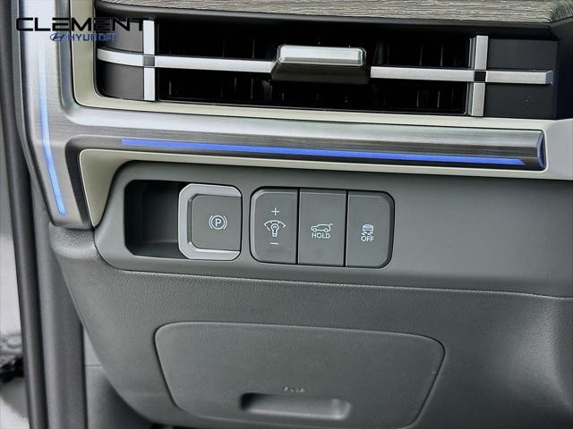 Hyundai Santa Fe Hybrid Vehicle Full-screen Gallery Image 12