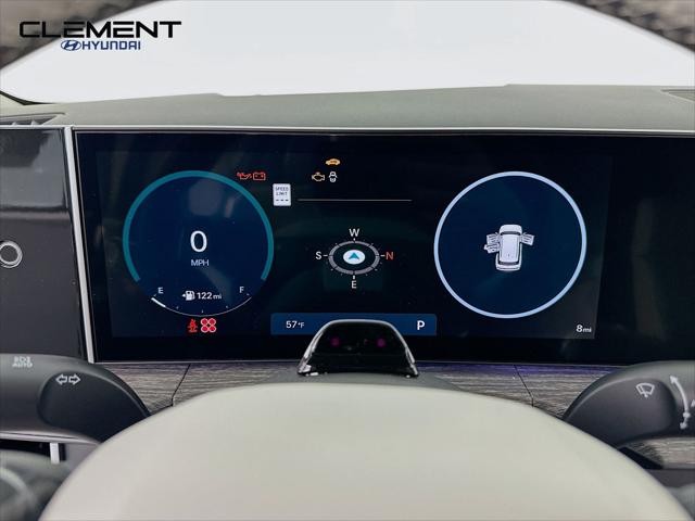 Hyundai Santa Fe Hybrid Vehicle Full-screen Gallery Image 16