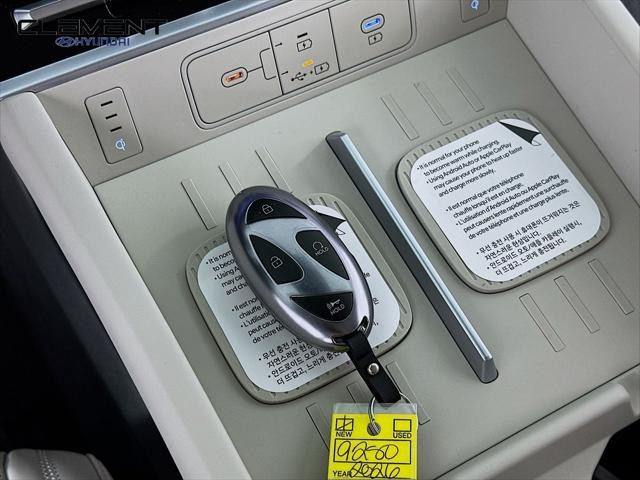 Hyundai Santa Fe Hybrid Vehicle Full-screen Gallery Image 21