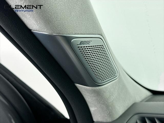 Hyundai Santa Fe Hybrid Vehicle Full-screen Gallery Image 23