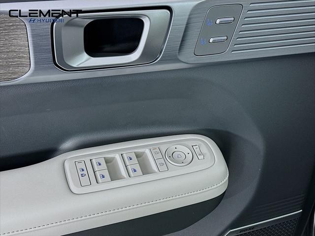 Hyundai Santa Fe Hybrid Vehicle Full-screen Gallery Image 24