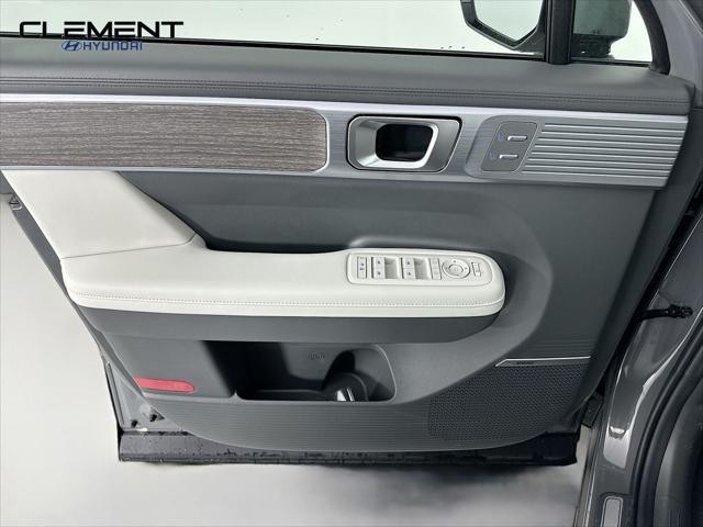 Hyundai Santa Fe Hybrid Vehicle Full-screen Gallery Image 25