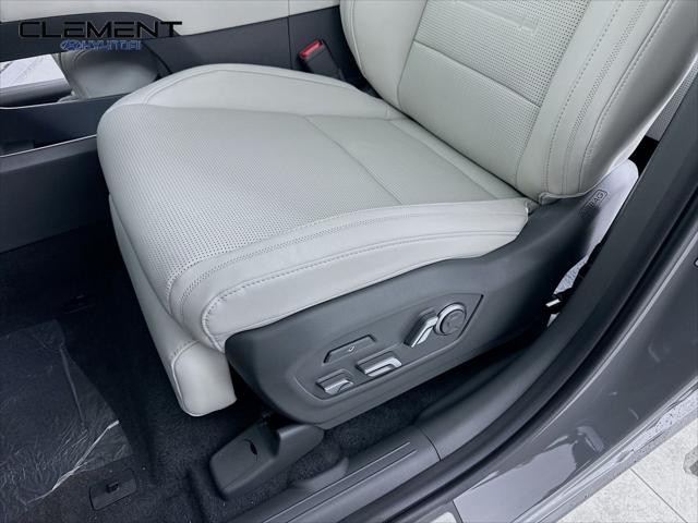 Hyundai Santa Fe Hybrid Vehicle Full-screen Gallery Image 26