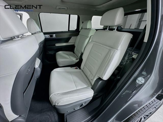 Hyundai Santa Fe Hybrid Vehicle Full-screen Gallery Image 29