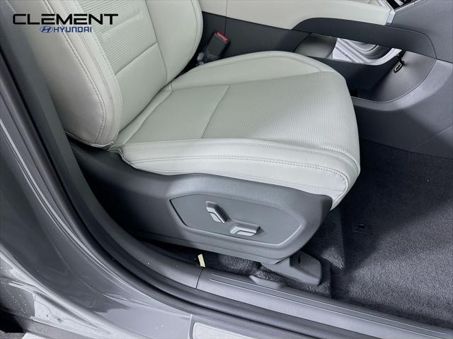 Hyundai Santa Fe Hybrid Vehicle Full-screen Gallery Image 30