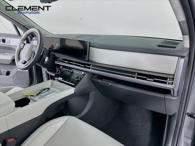 Hyundai Santa Fe Hybrid Vehicle Full-screen Gallery Image 31